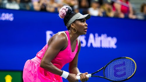 Venus Williams en mini jupe et talons hauts pour son arrivée à l’US Open