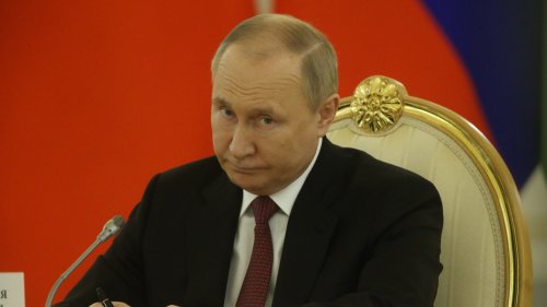 Vladimir Poutine promeut son garde du corps au poste de ministre des Situations d'urgence