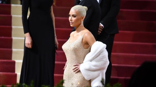 Le créateur de mode qui a dessiné la robe de Marilyn Monroe estime que Kim Kardashian a fait une « grosse erreur »