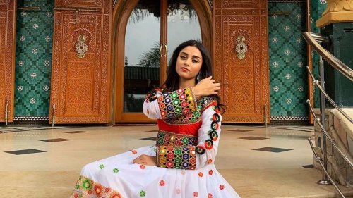 Avec #DoNotTouchMyClothes, les Afghanes résistent aux talibans avec style