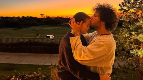 Selena Gomez e Benny Blanco raccontano la loro storia, in attesa dell'album insieme e del matrimonio: «Il primo appuntamento? Al Molo di Santa Monica»