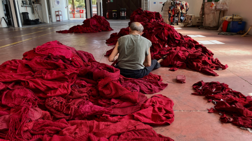 Moda circolare: come si riciclano (davvero) lana e tessuti