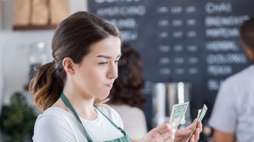 Uno stipendio italiano? In 17 anni il suo potere d'acquisto è calato di oltre l'8%, per quelli tedeschi è cresciuto del 15%
