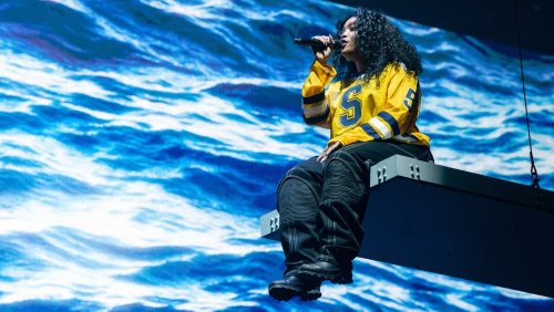SZA Is Joined By Lizzo, Phoebe Bridgers, Jennifer Lopez and More Celebs at Final ‘SOS’ Tour Stops
