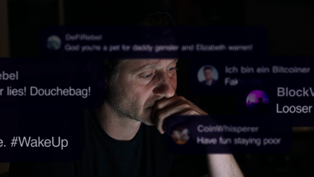 ‘Everyone Is Lying to You for Money’ Review: Ben McKenzie’s Knife-Sharp Documentary Takedown of Cryptocurrency