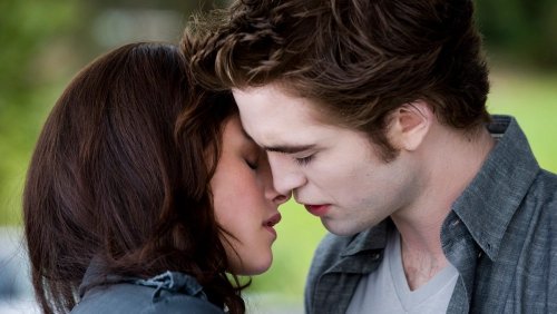 Kristen Stewart ‘Would’ve Broken Up With’ Edward Cullen ‘Immediately’ in ‘Twilight’: ‘You Gotta Let a Girl Make Her Own Choices’
