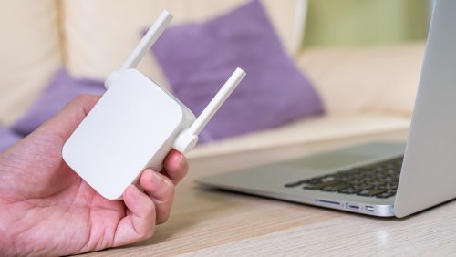 This $29 Wi-Fi Extender Boosts Your Internet Signal to Help Get Rid of Dead Zones