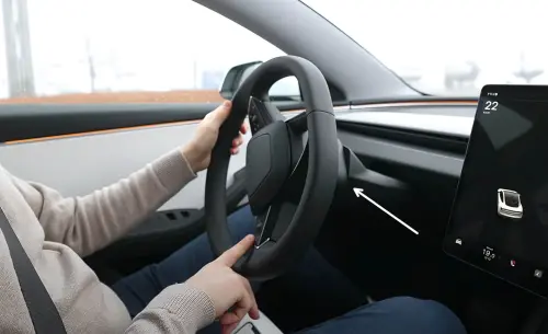 Is the Stalkless Steering Wheel in Tesla a Logical Way to Use the Turn Signal