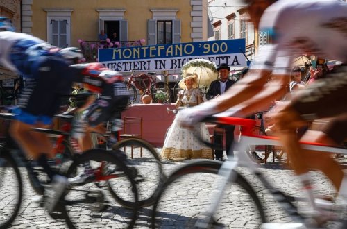 Giro d'Italia stage 10: Biniam Girmay wins in reduced bunch sprint in wild finale