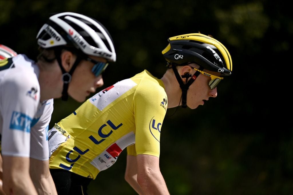 Tour de France 2021: Sepp Kuss surges to win on stage 15 ...