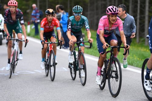 Giro d'Italia: Jai Hindley launches himself into the pink jersey with late attack