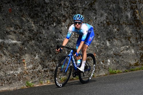 Giro d'Italia: Simon Yates abandons midway through stage 17