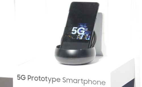 This is Samsung’s 5G Prototype Smartphone and end-to-end 5G wall at CES