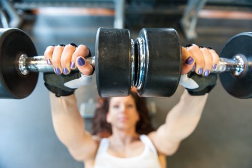 5 Benefits of Lifting Heavy Weights, According to Experts
