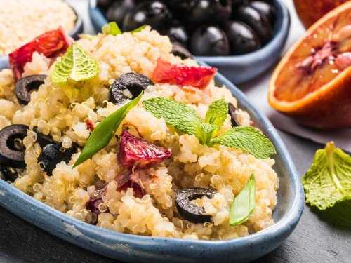 Farro vs. Quinoa: How They Compare, According to Dietitians
