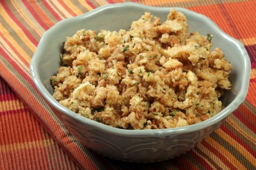How to Make Tasty, Low-Calorie Turkey Stuffing