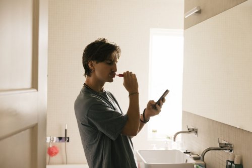 Does Hydrogen Peroxide Safely Whiten Teeth?