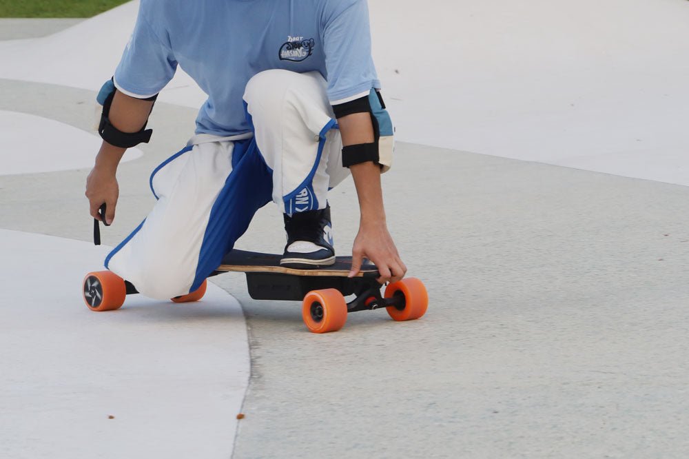 https://veymax.com/blogs/knowledge/best-electric-skateboards-for-college-commuti - cover