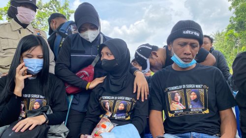 Victims Of Indonesia s Deadly Stadium Stampede Are Being Dug From Their 