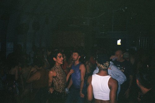 Un hangar queer au cœur de la résistance politique