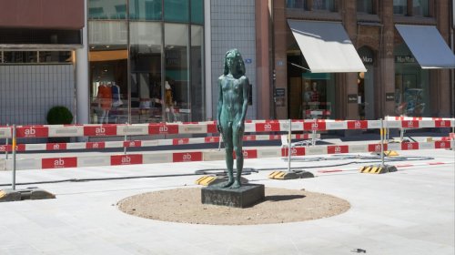 The artist behind the first known public sculpture of a nude trans body ...