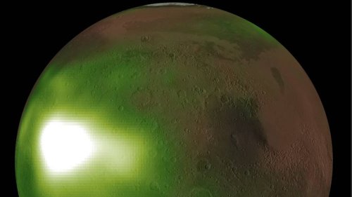 Mars's Weird Glowing Atmosphere Pulses Exactly 3 Times a Night, NASA Discovers
