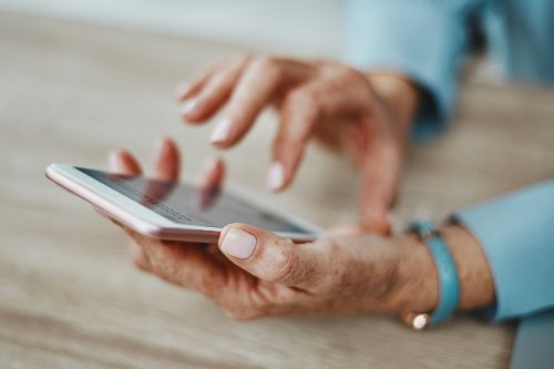 Using Your Smartphone Can Lower Your Chance of Brain Decline
