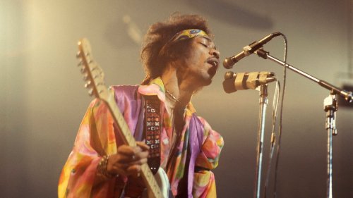 59 Years Ago, Jimi Hendrix Flipped Off a Crowd and Walked Offstage for This Wild Reason