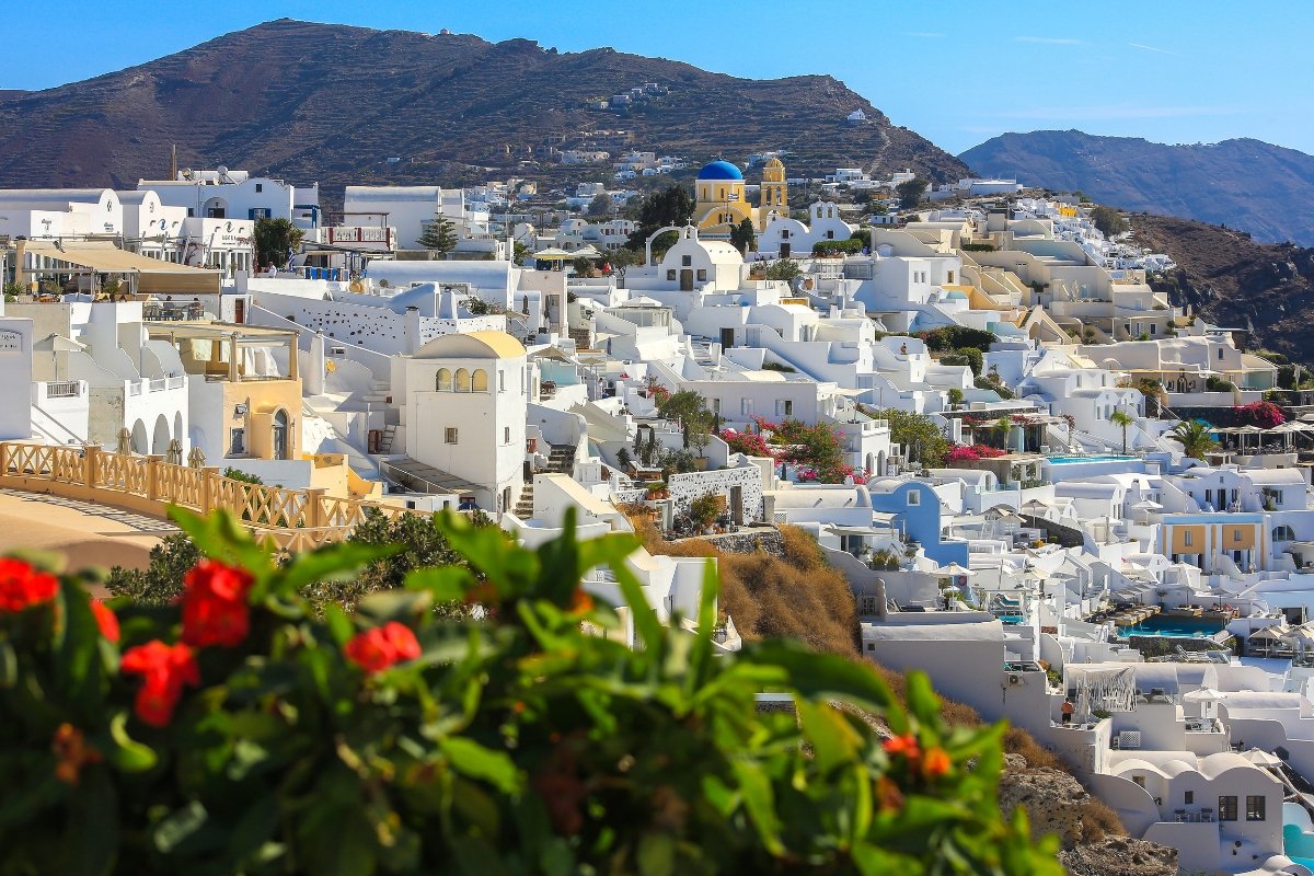 Tourists Flee Santorini After Dozens of Earthquakes Hit Greek Island