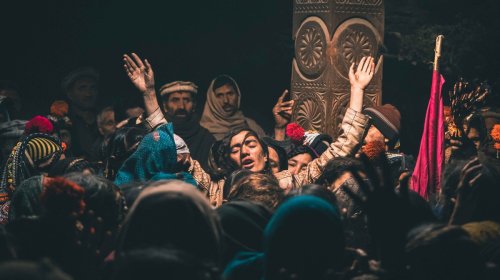 Chez les derniers païens du Pakistan, la mort fait vivre une culture à l’agonie