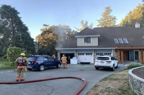 Early-morning garage fire quickly extinguished at Saanich home