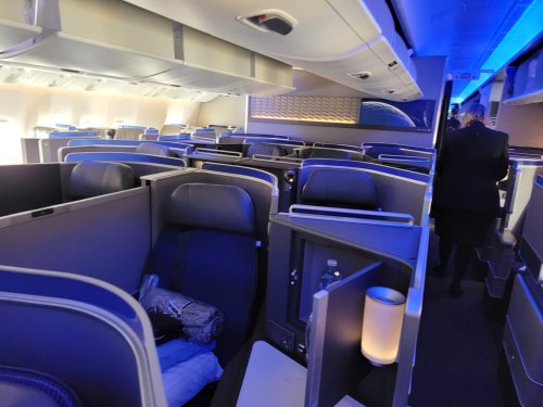 United Flight To Europe Diverts After Irate Passenger Doesn’t Get First Choice Of Meal