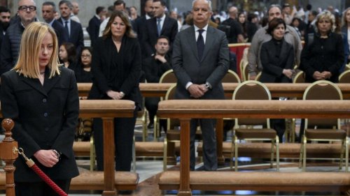 Giorgia Meloni trauert um den Papst