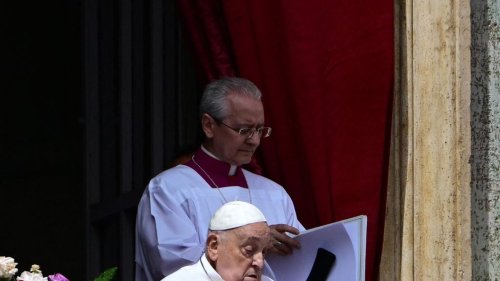 Papst spendet Oster-Segen