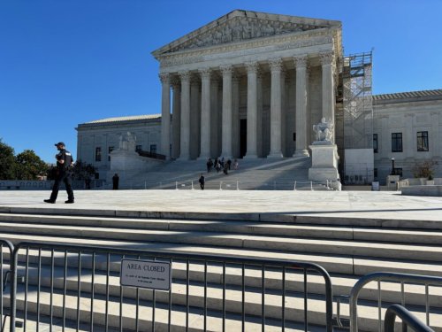 U.S. Supreme Court lets Trump end protected status for 350,000 Venezuelan migrants