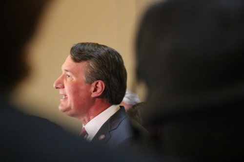 Youngkin signs executive order to combat antisemitism in Va. schools