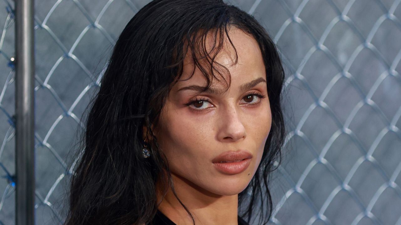 The “Whisper” Fringe Has Usurped All Other Bangs This Autumn