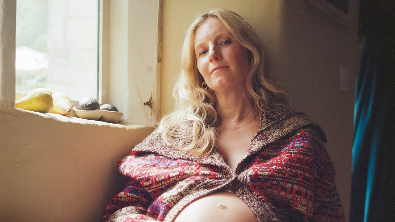 Savannah Miller: “Being Pregnant At 47 Is The Most Surprising Twist Of My Life”