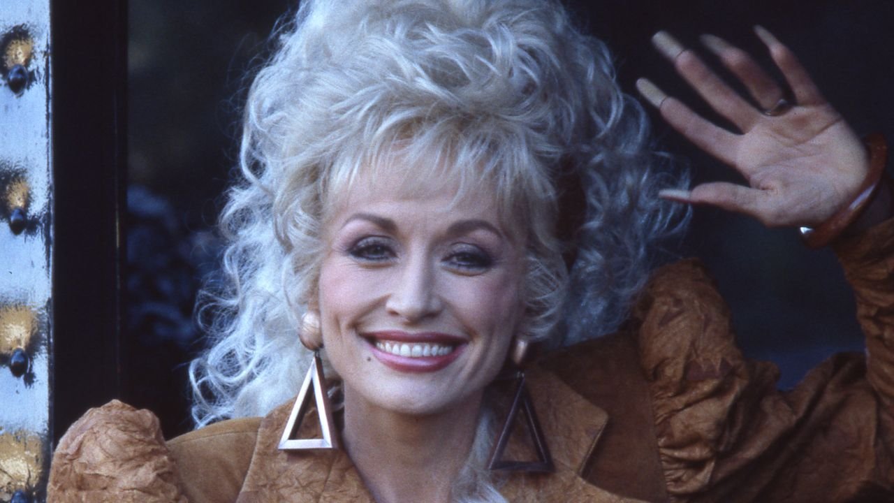 19 Vintage Photos Of A Young Dolly Parton