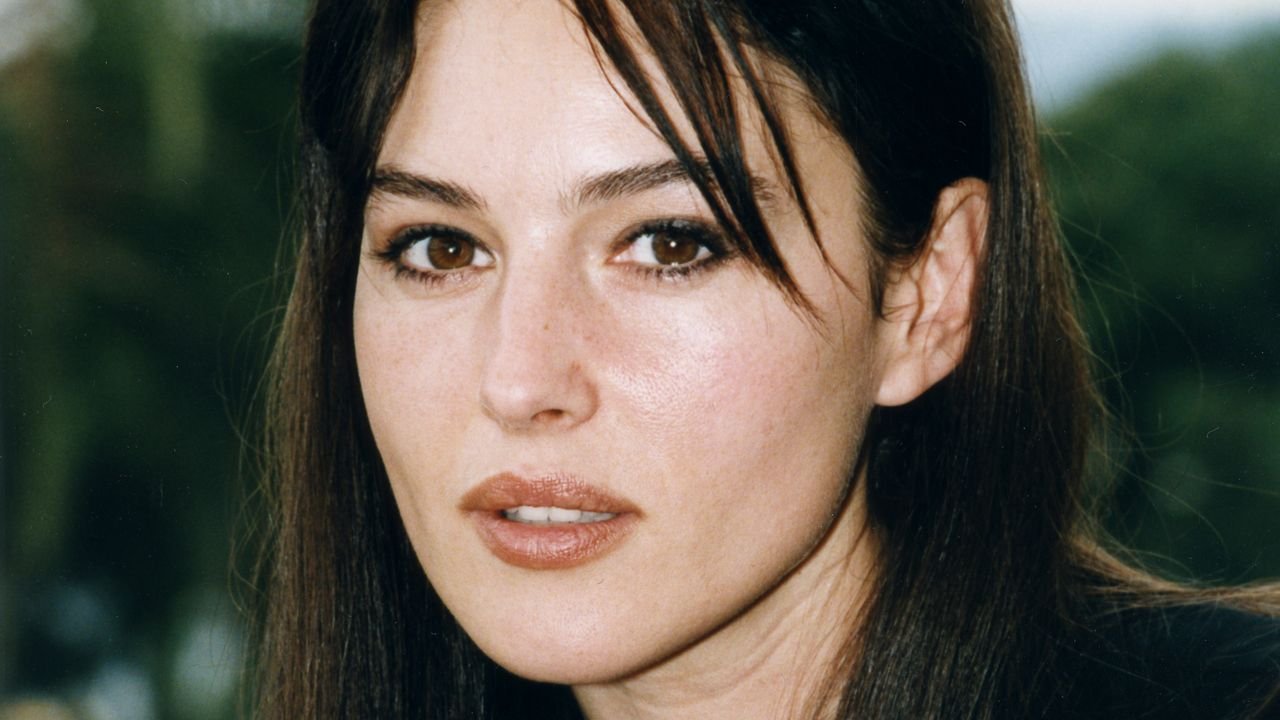 11 Of The Best Throwback Photos Of A Radiant Young Monica Bellucci