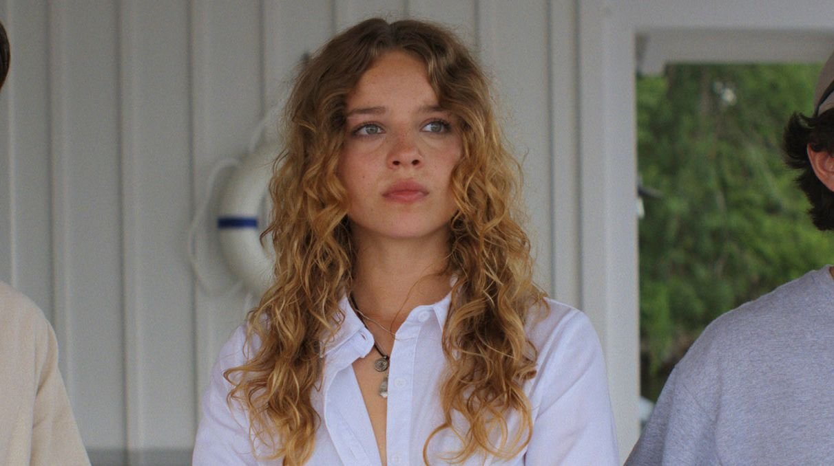 The ‘Sterling Point’ Curly Shag Is Autumn’s Most-Wanted Hairstyle. Bo Bragason’s Hairstylist Breaks It Down