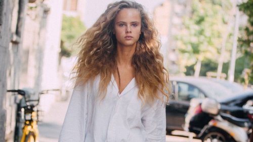 These Outfits Prove That Jeans And Birkenstocks Are A Timeless Double Act