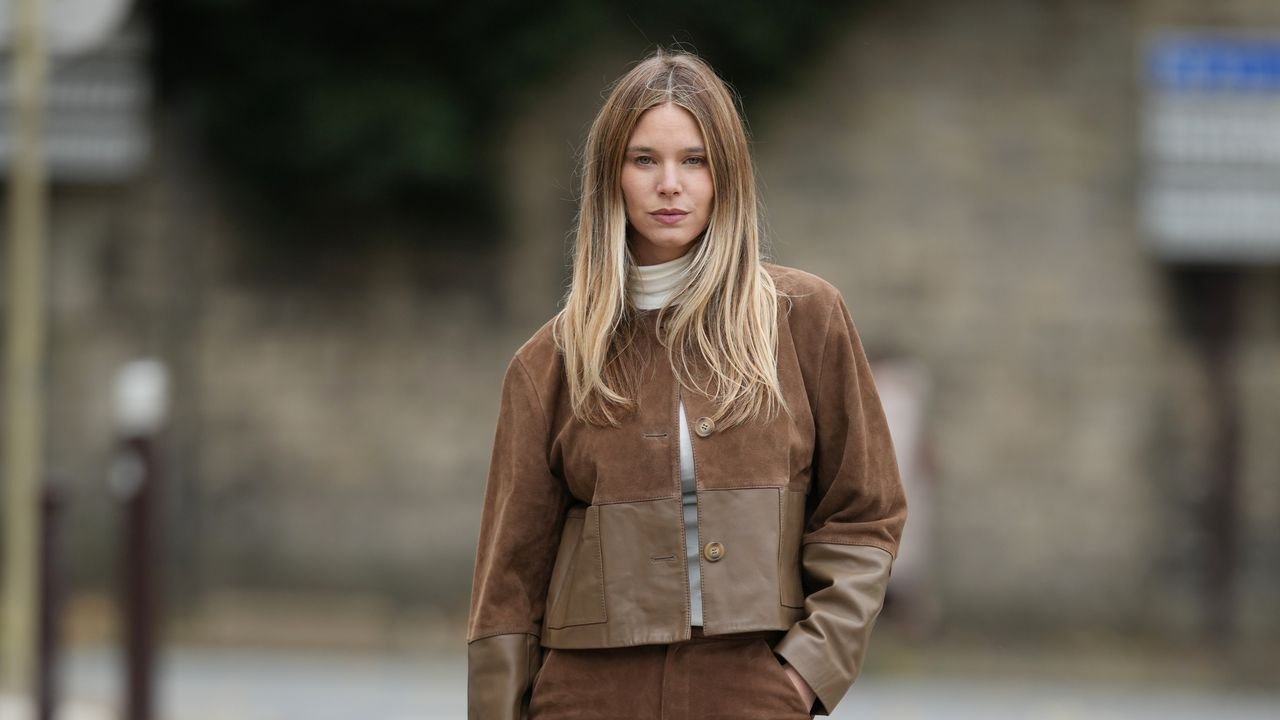 How To Style ’70s Brown Trousers This Autumn