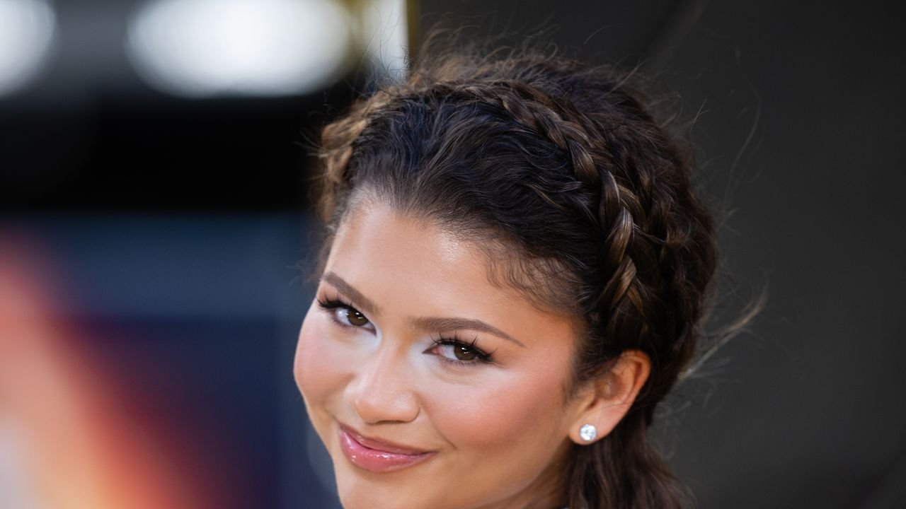 Zendaya Makes A Dramatic Return To The Pixie Cut