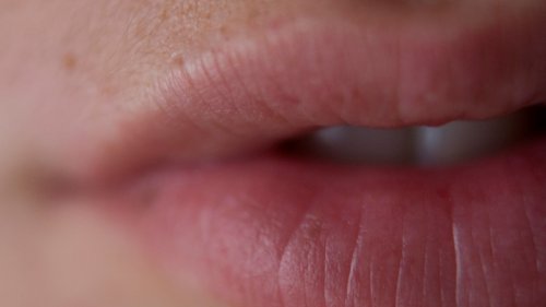 An Almost 50 Year Old Makeup Artist’s Easy Tips To Make Lips Look Fuller, Naturally