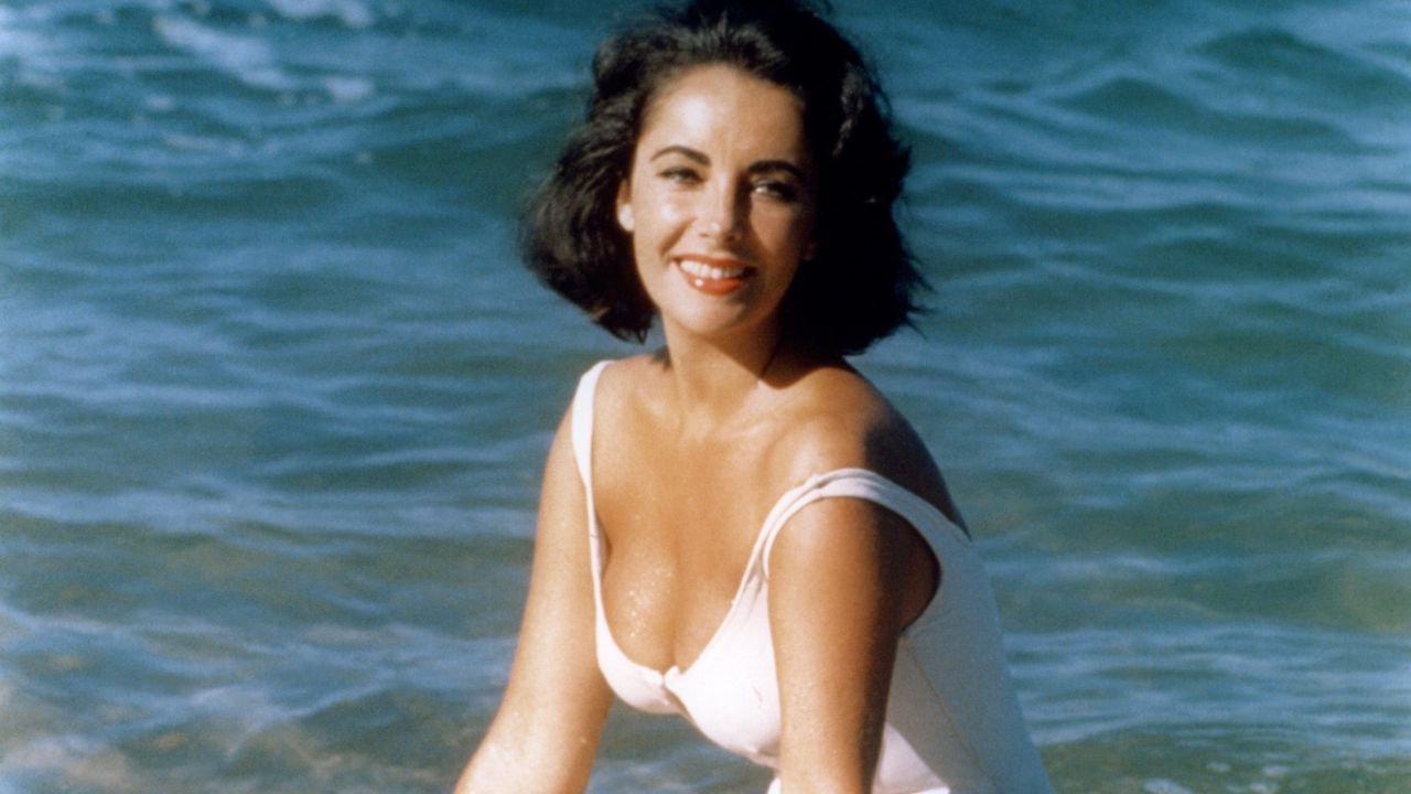 23 Vintage Photos of Elizabeth Taylor in the Summer