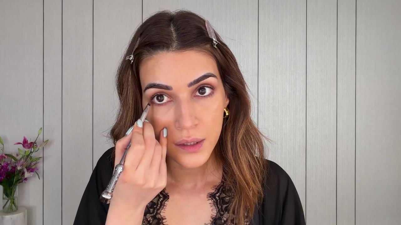 Kriti Sanon’s “New Love” Gives Her an “Instant” Facelift—In the Car