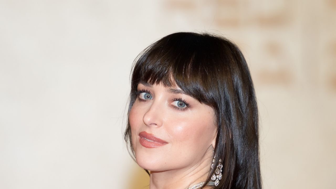 Want More Volume? These are the 15 Best Haircuts for Straight Hair, Seen on Celebrities