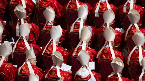 Pope Francis’s Funeral: The Powerful and the Pilgrims Gather, and Their Mourning Clothes Tell a Story