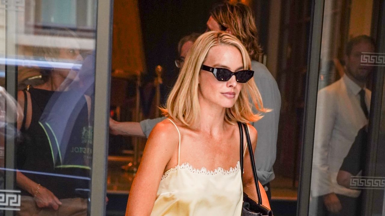 Margot Robbie Makes an American Summer Staple Work in Paris